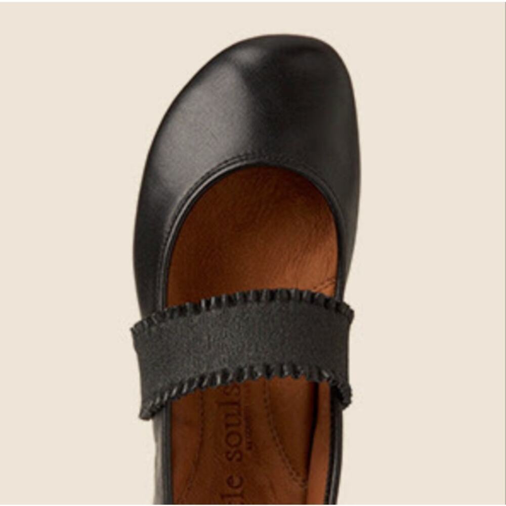 Nurture Navy Blue‎ Leather Wedge Heels with Ribbed Strap - Women's 6M